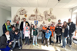 Nach erfolgreicher Müllsammel-Aktion freute sich die Klasse Blaufelden über einen Besuch im Rathaus.