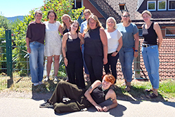 Gruppenfoto mit Ausbildungs-Team und Auszubildenden der Lebensheimat.