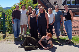 Gruppenfoto mit Ausbildungs-Team und Auszubildenden der Lebensheimat.